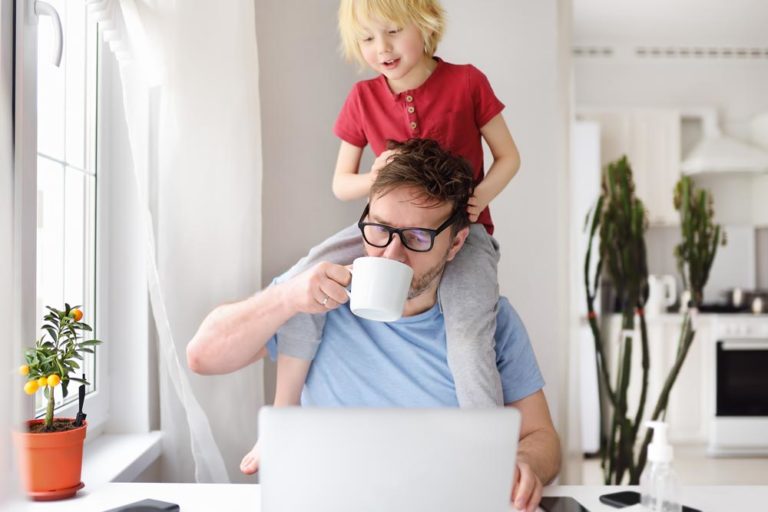 Lockdown-Tipps fürs Homeoffice: Geregelte Arbeitszeiten, Arbeitsplatz & Co. Lockdown Homeoffice